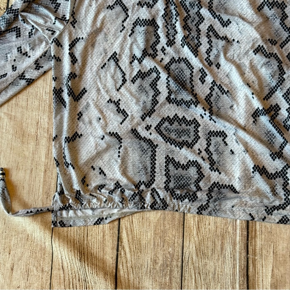 SUNSENSE by JAMIE SADOCK Ultralight Gray Black Snakeskin Print Sz XL Longsleeve - Picture 3 of 13